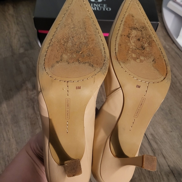 Vince Camuto Women's Tan Pumps - Picture 3 of 9